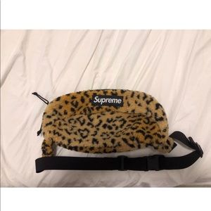 SUPREME LEOPARD FLEECE WAIST BAG